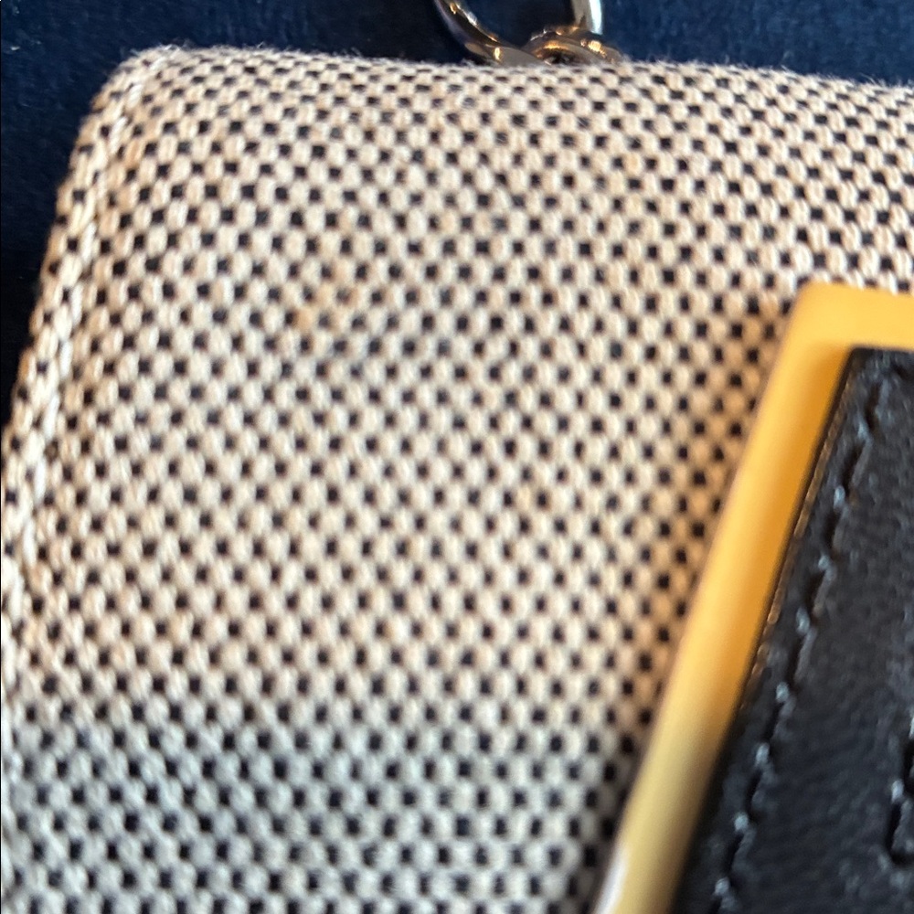Authentic Vintage CHANEL Camellia No. 5 baguette - Picture 9 of 16